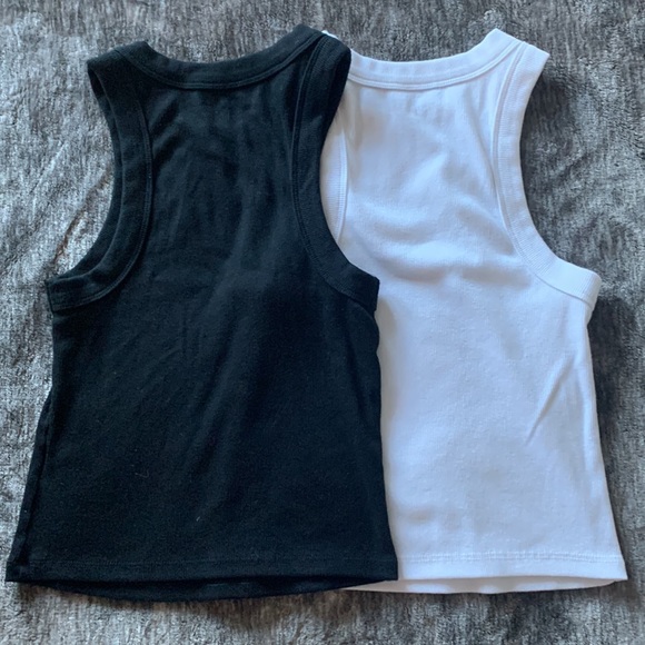 2 FOR 1 Old Navy Tanks Size XS - Picture 2 of 2